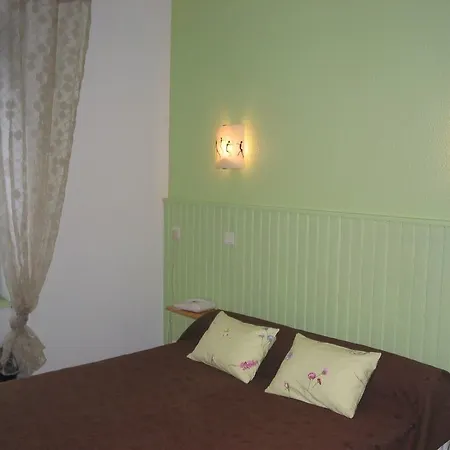 فندق Le Dristan Saint-Floret